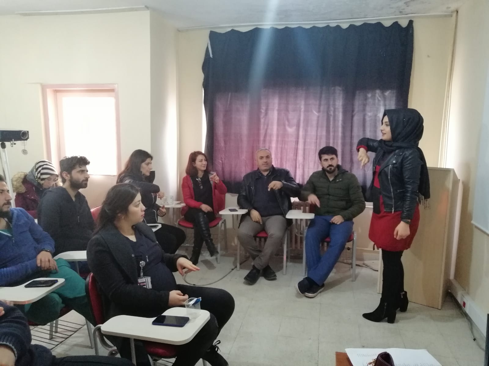 İlçe Milli Eğitimde çalışan öğretmen Bahar BOZKURT tarafından Hastanemizde çalışan  personellere işaret dili eğitimi verildi.